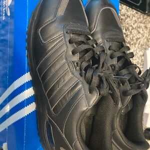 Adidas shoes all blk